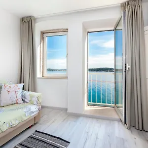 https://apartment-stella-marina.in-istria.net